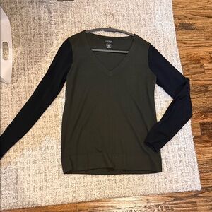 Club Monaco Olive and Black V-Neck lightweight Sweater